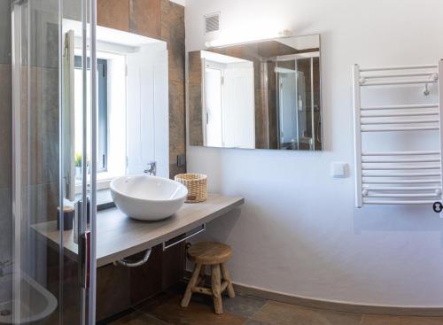 a bathroom with a sink and a mirror at Casa do Vale in Marvão