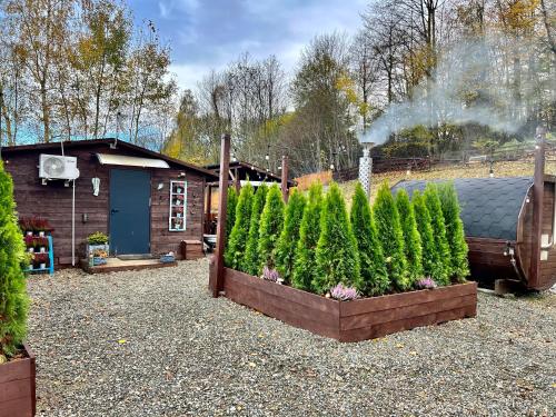Κήπος έξω από το Bieszczadzka Osada Saunowisko w cenie jacuzzi na wyłączność, sauna basen