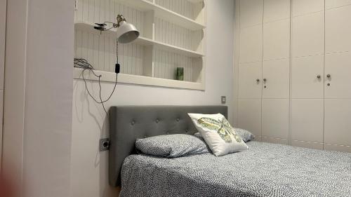 Säng eller sängar i ett rum på Blue House Arenal Seville