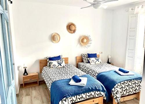 Posteľ alebo postele v izbe v ubytovaní Alzira bonita Apartamento D junto a Plaza Mayor, Santa Catalina