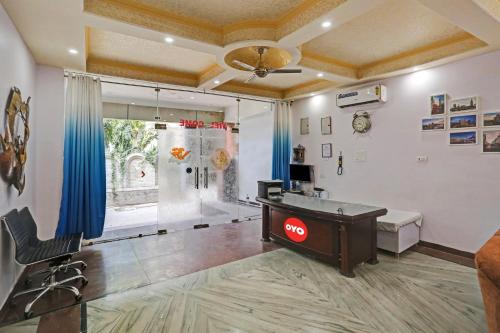 a large room with a desk and a shower at OYO Flagship Premium rooms in New Delhi