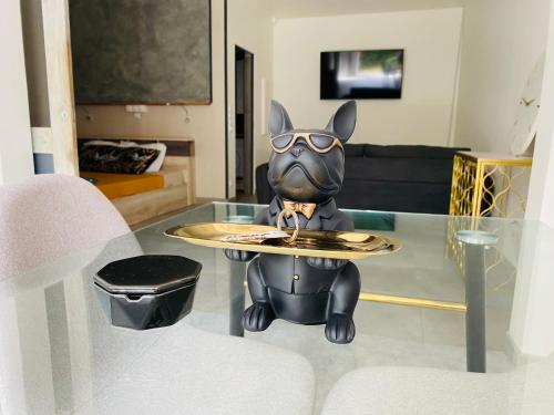 a statue of a dog sitting on a glass table at Appartement Cosy design in Schœlcher
