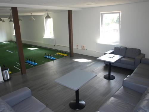 Bazén v ubytování Apartmány u golfu nebo v jeho okolí