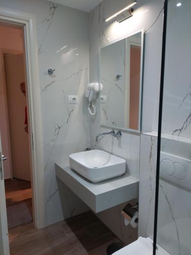 Salle de bains dans l'établissement Emi's Villa