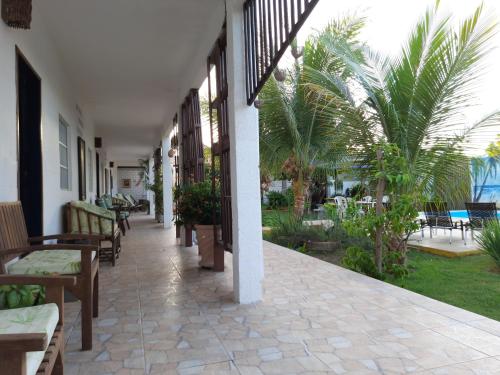 Taman di luar Pousada Alecrim