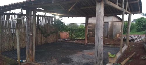 an empty backyard with a wooden pergola at CAMPING SÃO BENEDITO in São Roque de Minas