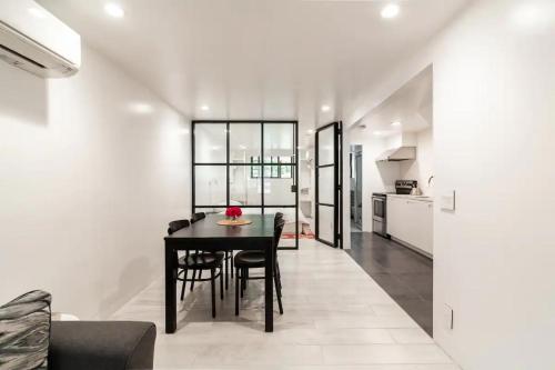 a kitchen and dining room with a table and chairs at Central Location Brooklyn Stay at Rem-Casa in Brooklyn
