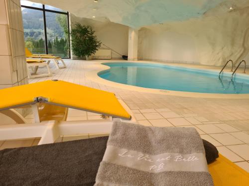Bazén v ubytování Appartement Bristol Villars-sur-Ollon nebo v jeho okolí