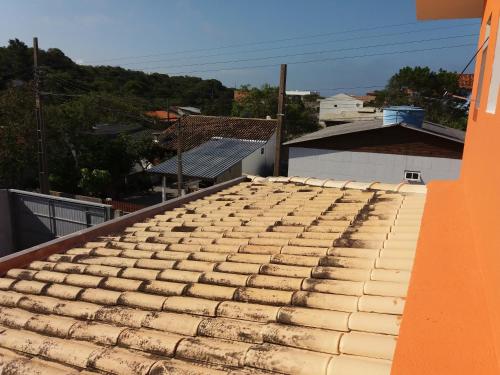 a view of the roof of a building at Sol e Mar 850mts do mar Ingleses Satinho in Florianópolis