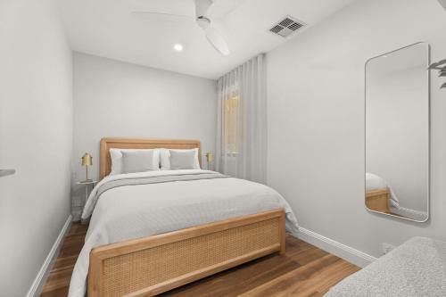 Кровать или кровати в номере Thalassa Huskisson by Experience Jervis Bay