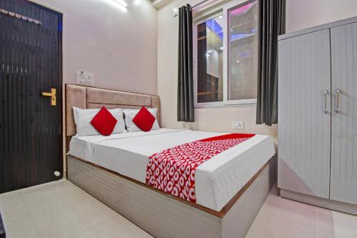 Voodi või voodid majutusasutuse Hotel Krishna Palace toas