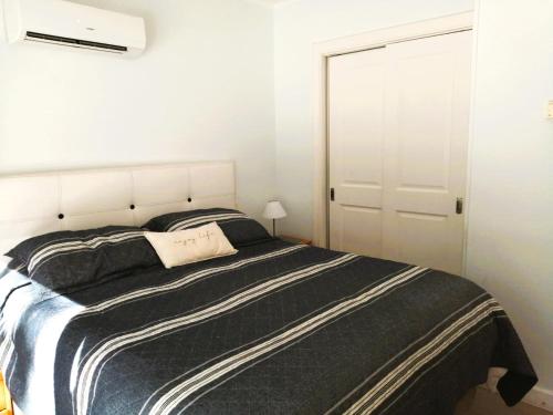 a bedroom with a bed with a black and white blanket at Green Park Punta del Este in Punta del Este