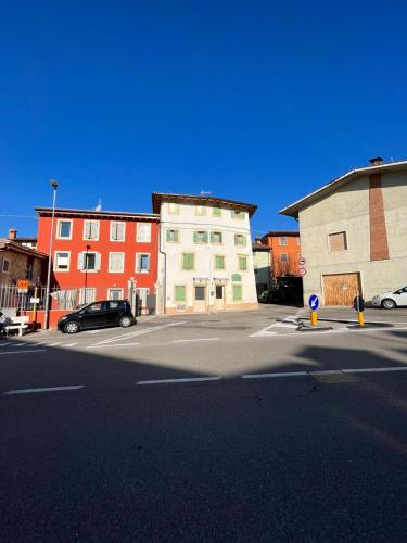 an empty street with buildings and a parking lot at Piccolo Borgo in Negrar