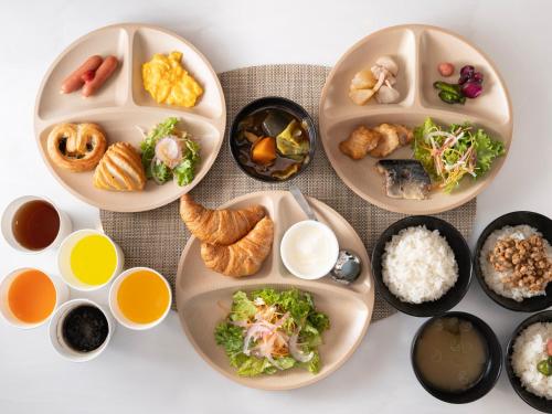 Jídlo v ryokanu nebo okolí