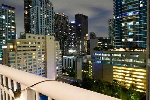 4 bed full condo in Miami with skyline & sea view photo 34