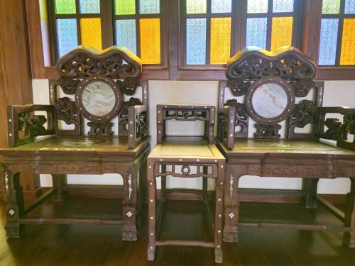 a group of three wooden tables with stained glass windows at 乔治市世纪酒店 The Century Boutique Hotel George Town in George Town