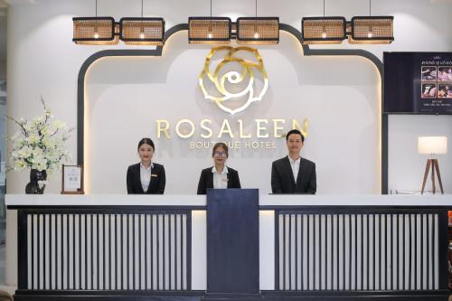 Členové personálu v ubytování Rosaleen Boutique Hotel
