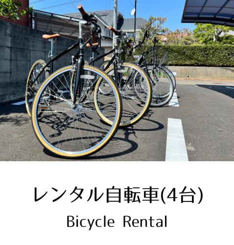 a group of bikes parked in a parking lot at Guesthouse Omoya--全個室--囲炉裏のぬくもりと共にグループの絆を深める古民家宿でゆっくりとした時間を-6名部屋-6名部屋-8名部屋--最大20名-ペット同伴可は一室のみ- in Matsuyama