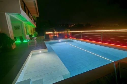 Bazén v ubytování la villa Mareva nebo v jeho okolí