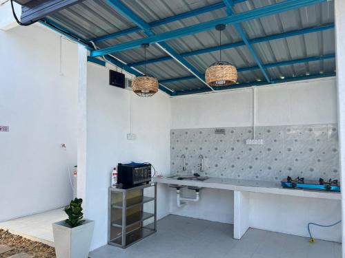 a room with a counter and a table in it at Rimbun Bayu Homestay in Kuala Terengganu