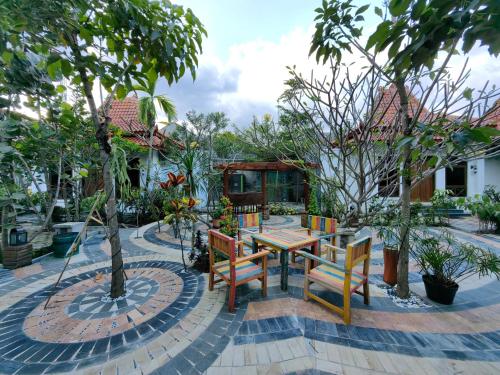 Taman di luar The Satu Stay Kayen