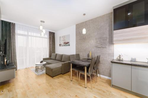 Χώρος καθιστικού στο Apartament Marengo z Basenem Letnim by HolidaySun