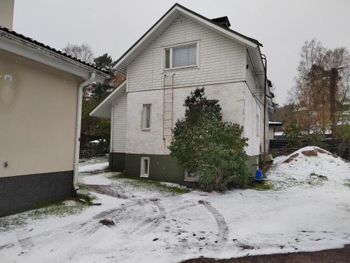 Kalle's unluxury guest house Aircon 15min city center by train