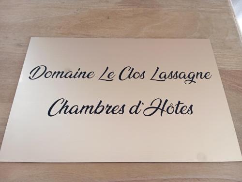 a white envelope with a sign that says dominamine le classlezlez chambers at Appart'hôtel Le Clos Lassagne à Brignais - Lyon Sud in Brignais