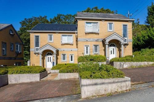 صورة لـ ペットと泊まれる一日一組限定の貸切ヴィラ　ウェルシー山中湖 في ياماناكاكو