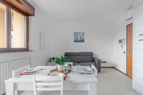 AR 73 Loreto 2 Minutes from the METRO