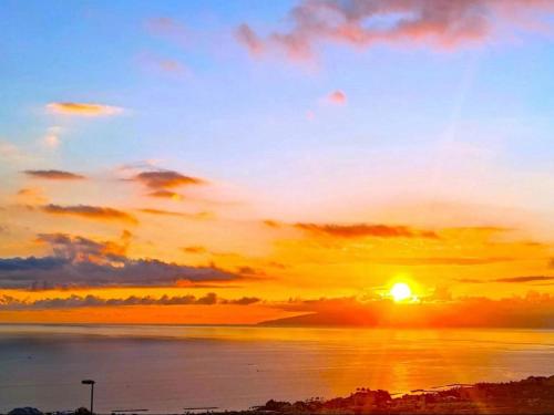 INCREDIBLE SUNSET Apartment, Huge Terrace, Parking, Air C