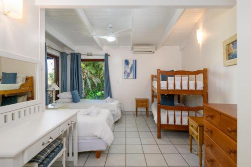 Ένα ή περισσότερα κρεβάτια σε δωμάτιο στο San Lameer 2841 -2 Bedroom Standard - 4 pax - San Lameer Rental Agency