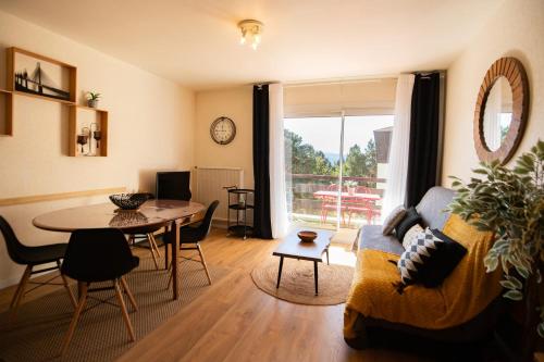 La Forêt Mountain views Parking