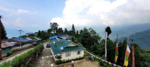 Pemandangan dari udara bagi Darjeeling View Homestay