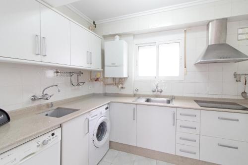 Η κουζίνα ή μικρή κουζίνα στο Global Properties, Apartamento centrico en Puerto de Sagunto para 5 personas