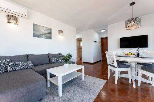 Sunny 2BR Pool Terrace SeaView