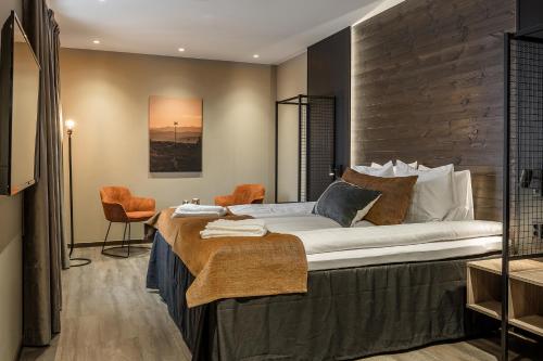 a bedroom with a large bed with a brick wall at Skistar Lodge Hundfjället in Sälen