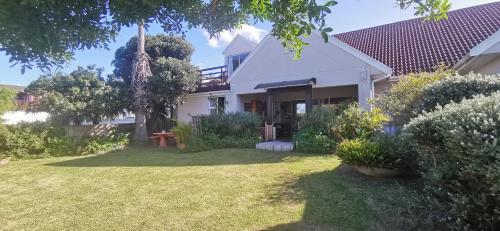 Fotografie z fotogalerie ubytování The Coelacanth Guest House And Beach Thyme Self Catering v destinaci Kiddʼs Beach