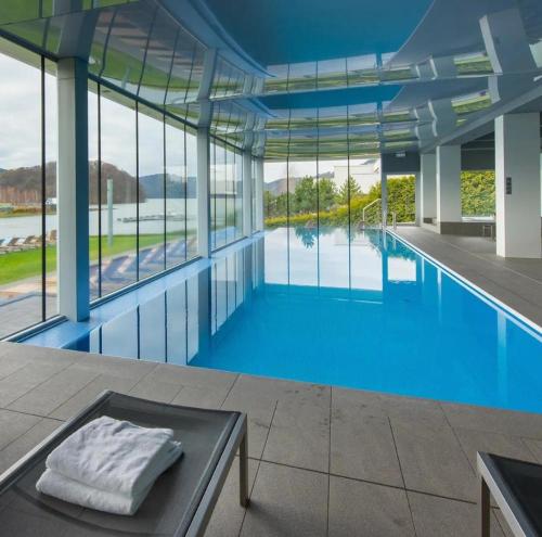 Bazén v ubytování L57_resort nebo v jeho okolí