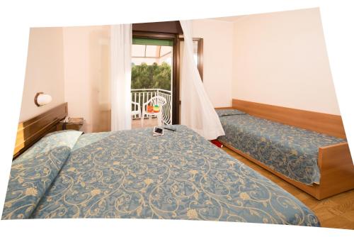 Llit o llits en una habitació de Hotel Trevi