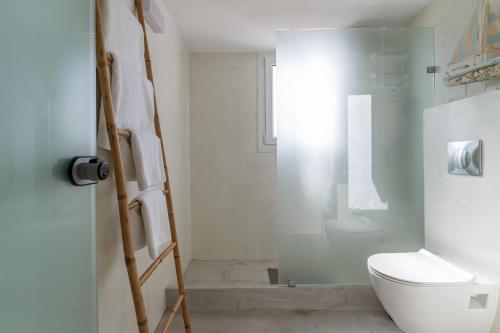 Ένα μπάνιο στο Kleris Studio 6 Tinos