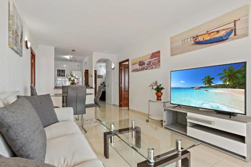Confortable Big Apartment, Huge Terrace, Parking