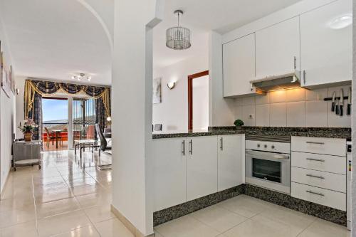 Confortable Big Apartment, Huge Terrace, Parking