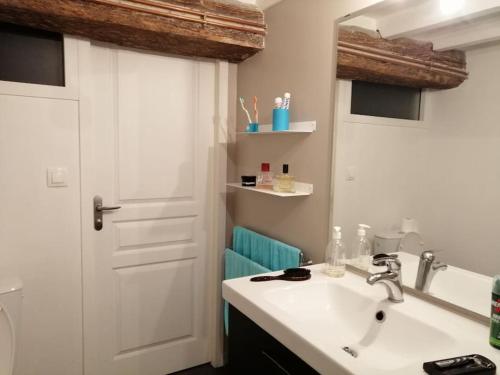 Ένα μπάνιο στο Lavardac - Maison de Village Gascogne Landes