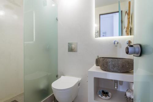 Ένα μπάνιο στο Kleris Apartment 4 Tinos