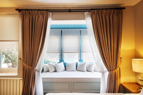 Postel nebo postele na pokoji v ubytování Bramasole Alaçatı Butik Hotel