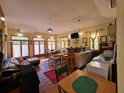 a living room with a couch and a table and a kitchen at Apartman Quince Gradac in Valjevo