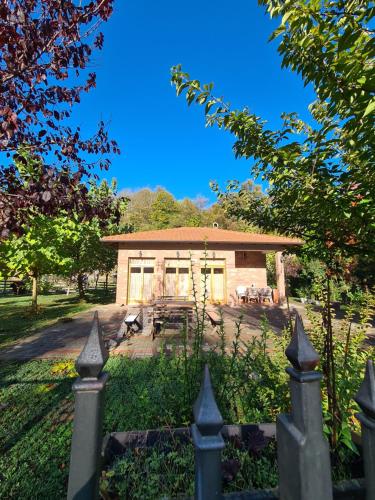 a house with a fence in front of it at Apartman Quince Gradac in Valjevo