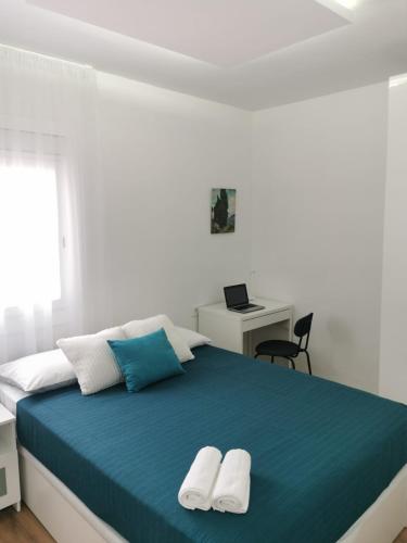 a bedroom with a bed with two towels on it at Ático in Terrassa