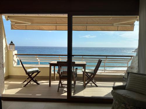 Lets Holidays APARTMENT SEA VIEWS ON THE BEACH 4